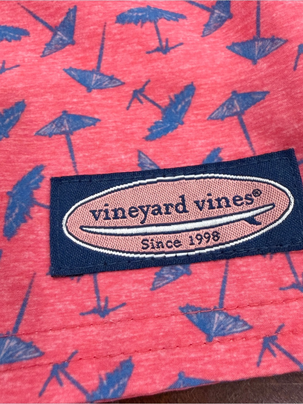 Vineyard Vines Pink Swim Shorts with Blue Umbrella Print Sz L (16) - Picture 3 of 9